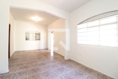Sala 2 de casa para alugar com 4 quartos, 120m² em Jaraguá, Uberlândia