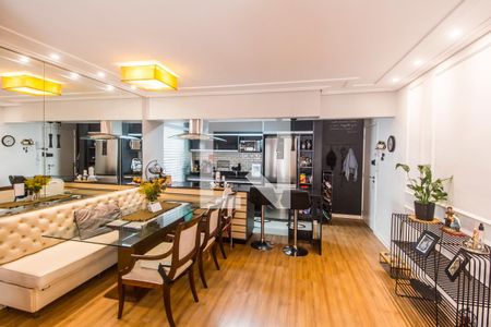 Sala  de apartamento à venda com 2 quartos, 87m² em Jardim Tupanci, Barueri