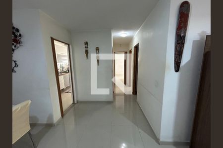 Corredor de apartamento para alugar com 3 quartos, 81m² em Vila Valqueire, Rio de Janeiro