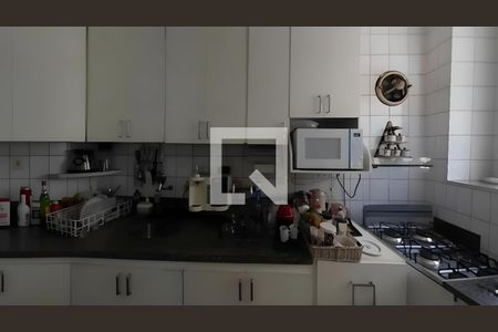 Casa para alugar com 4 quartos, 210m² em Jardim das Acacias, São Paulo