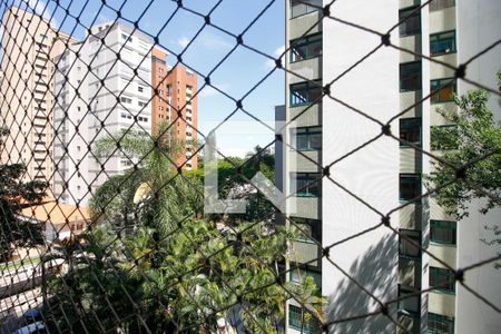 Vista da Sala de Estar e Jantar de apartamento à venda com 3 quartos, 173m² em Jardim Europa, São Paulo