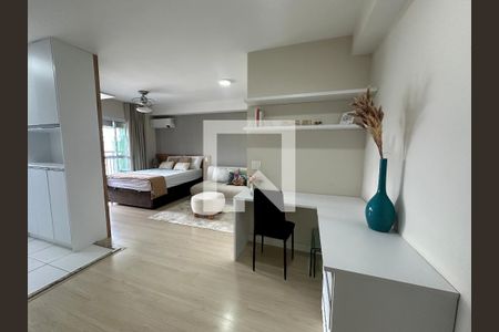 Sala/Quarto de apartamento para alugar com 1 quarto, 43m² em Empresarial 18 do Forte, Barueri