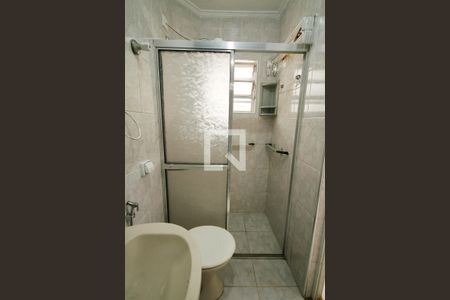 Banheiro de kitnet/studio para alugar com 1 quarto, 35m² em Guilhermina, Praia Grande