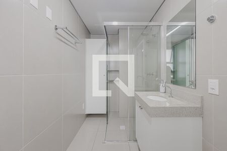 Banheiro de kitnet/studio para alugar com 1 quarto, 23m² em Cerqueira César, São Paulo