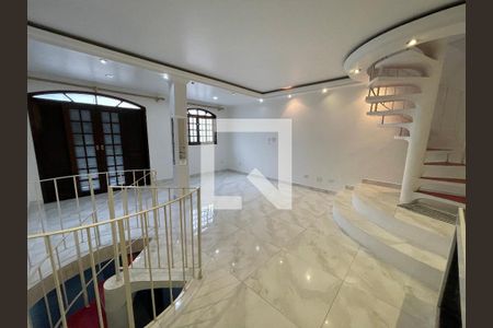 Casa para alugar com 4 quartos, 240m² em Jardim Raposo Tavares, São Paulo