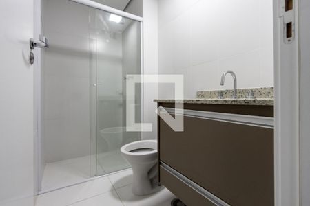 Banheiro de kitnet/studio para alugar com 1 quarto, 28m² em Perdizes, São Paulo