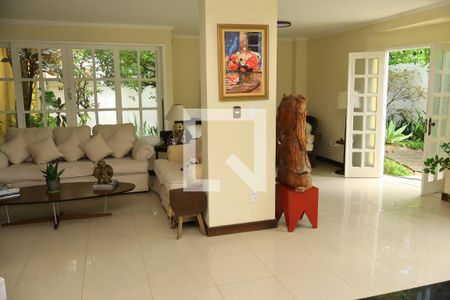 Sala de casa de condomínio para alugar com 5 quartos, 600m² em Itapuã, Salvador