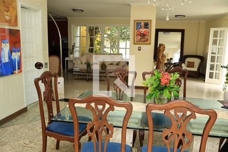 Sala de casa de condomínio para alugar com 5 quartos, 600m² em Itapuã, Salvador