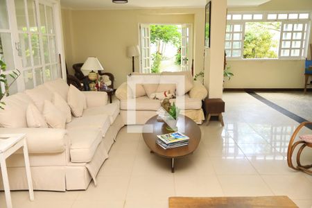 Sala de casa de condomínio para alugar com 5 quartos, 600m² em Itapuã, Salvador