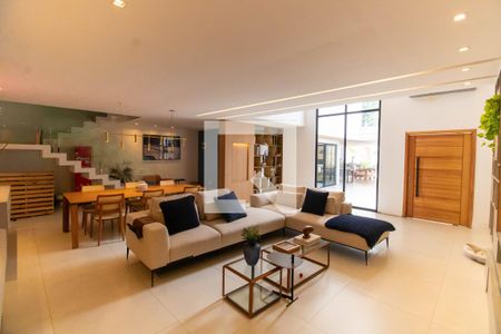 Sala de casa à venda com 3 quartos, 300m² em Itaipu, Niterói