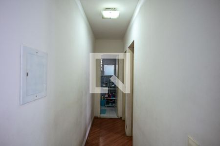 Corredor de apartamento à venda com 2 quartos, 58m² em Parque Taboao, Taboão da Serra