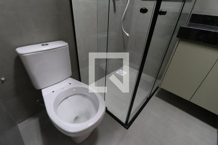 Banheiro Social de apartamento para alugar com 2 quartos, 66m² em Santa Mônica, Uberlândia
