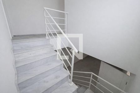 Escada de casa à venda com 3 quartos, 130m² em Jardim das Flores, Osasco