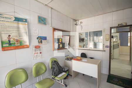 Sala de casa para alugar com 4 quartos, 180m² em Mutondo, São Gonçalo