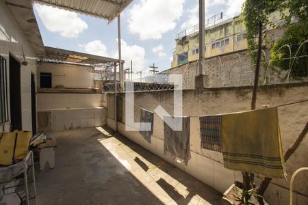 Quintal de casa para alugar com 4 quartos, 180m² em Mutondo, São Gonçalo
