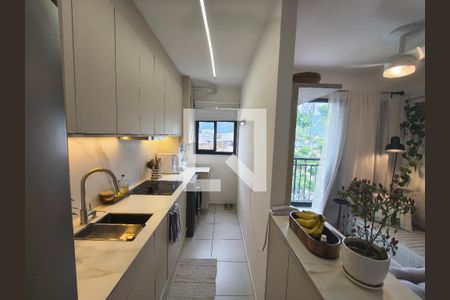 Cozinha e Área de Serviço de apartamento à venda com 2 quartos, 43m² em Barra Olímpica, Rio de Janeiro