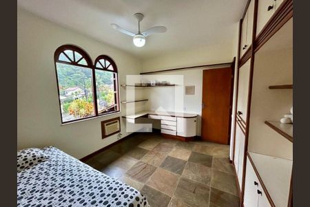 Casa à venda com 3 quartos, 192m² em Piratininga, Niterói