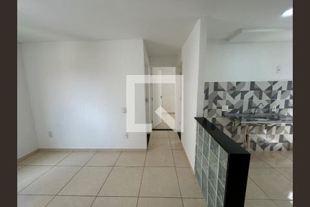 Corredor de apartamento para alugar com 2 quartos, 40m² em Cavalcanti, Rio de Janeiro