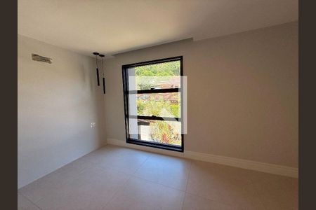 Casa à venda com 4 quartos, 230m² em Itaipu, Niterói