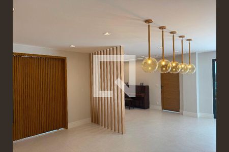 Casa à venda com 4 quartos, 230m² em Itaipu, Niterói
