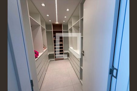 Casa à venda com 4 quartos, 230m² em Itaipu, Niterói