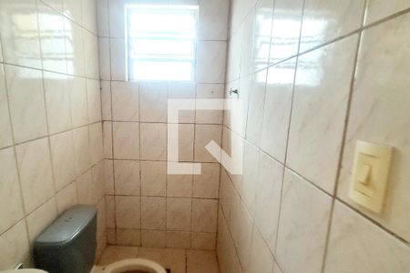 Banheiro de casa para alugar com 2 quartos, 35m² em Jardim Santa Barbara, Guarulhos