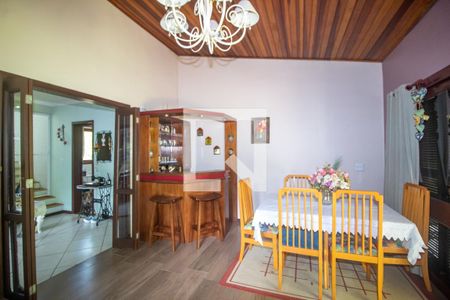 Casa à venda com 3 quartos, 300m² em Restinga, Porto Alegre