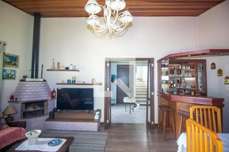 Casa à venda com 3 quartos, 300m² em Restinga, Porto Alegre