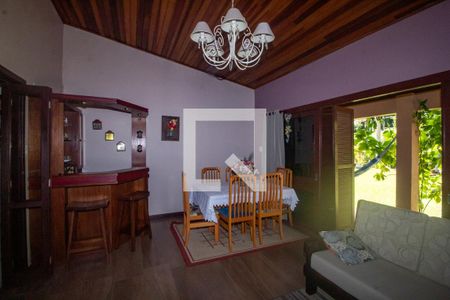 Casa à venda com 3 quartos, 300m² em Restinga, Porto Alegre