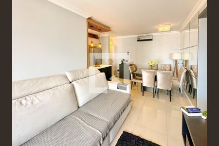 Sala de TV de apartamento para alugar com 3 quartos, 97m² em Barreiros, São José