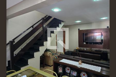 Sala/ Casa 01 Escada acesso aos Quartos  de casa à venda com 5 quartos, 250m² em Parque Continental Ii, Guarulhos