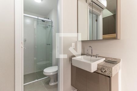 Banheiro de kitnet/studio para alugar com 1 quarto, 24m² em Higienópolis, São Paulo