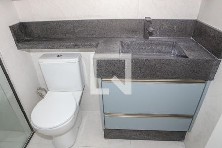 Banheiro de kitnet/studio para alugar com 1 quarto, 30m² em Pompeia, São Paulo