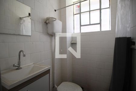 Banheiro de apartamento para alugar com 1 quarto, 37m² em Vila Ipiranga, Porto Alegre