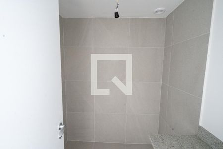 Banheiro de apartamento para alugar com 1 quarto, 28m² em Passo D’areia, Porto Alegre