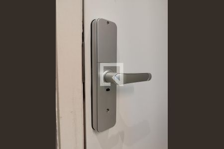 Fechadura Eletrônica  de apartamento à venda com 2 quartos, 74m² em Aclimação, São Paulo