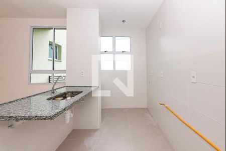 Cozinha de apartamento para alugar com 2 quartos, 43m² em Carlos Prates, Belo Horizonte