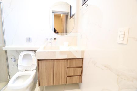 Banheiro do Quarto 1 de casa de condomínio para alugar com 4 quartos, 234m² em Grand Ville, Uberlândia