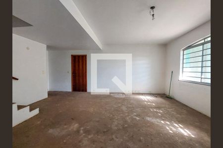Sala de casa à venda com 3 quartos, 250m² em Vila das Belezas, São Paulo