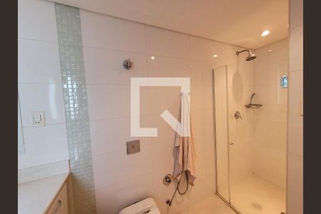 Banheiro  de apartamento à venda com 3 quartos, 96m² em Itaim Bibi, São Paulo