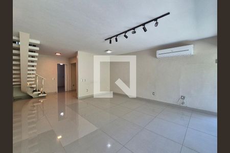 Sala  de casa de condomínio à venda com 4 quartos, 272m² em Barra da Tijuca, Rio de Janeiro