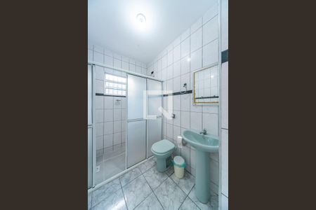 Banheiro  de casa para alugar com 2 quartos, 105m² em Parque Gerassi, Santo André