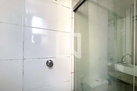 Banheiro da Suíte de kitnet/studio para alugar com 1 quarto, 48m² em Lourdes, Belo Horizonte