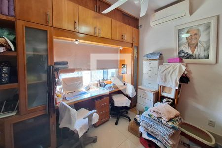 Quarto 1 de apartamento à venda com 3 quartos, 135m² em Icaraí, Niterói