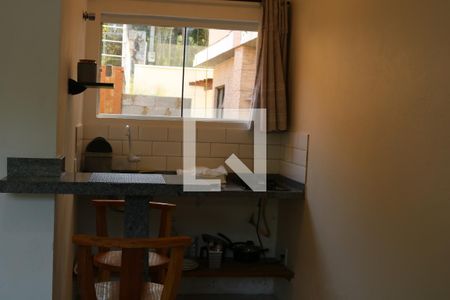 cozinha mesa de kitnet/studio para alugar com 1 quarto, 31m² em Barra da Lagoa, Florianópolis