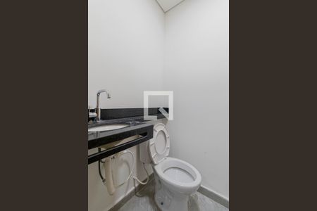 Banheiro de kitnet/studio para alugar com 1 quarto, 30m² em Vila Marieta, São Paulo