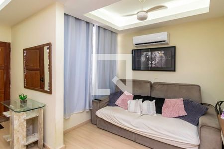 Sala de casa à venda com 3 quartos, 203m² em Olaria, Rio de Janeiro