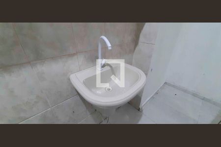 Casa para alugar com 1 quarto, 29m² em Rochdale, Osasco