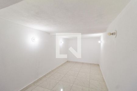 Quarto de casa para alugar com 1 quarto, 46m² em Vila Silviania, Carapicuíba