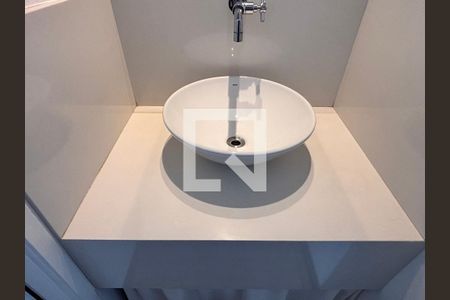 lavabo de apartamento para alugar com 1 quarto, 52m² em Itaim Bibi, São Paulo